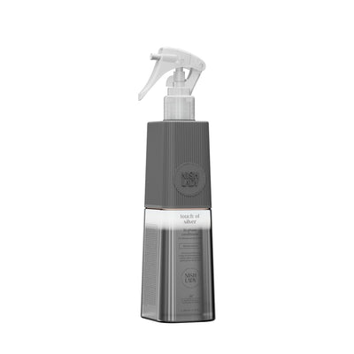 Nishlady Touch Of Silver Bi-Phase Hair Conditioner Spray 386 ml🤍 Neutralisiert Gelbstiche für einen kühlen, klaren Farbton: Blondes, graues oder weißes Haar kann mit der Zeit gelbliche oder warme Untertöne entwickeln. Dieses siHairNishLadyOnKozmetikNishlady Touch Of Silver