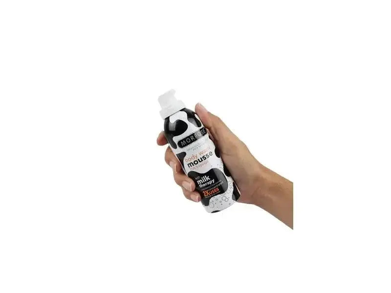 Morfose Milk Therapy Duschgel Mousse 200ml bottle in hand, luxurious creamy shower mousse.